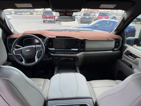 Used 2025 Chevrolet Silverado 2500 LT AWD/4WD image 10