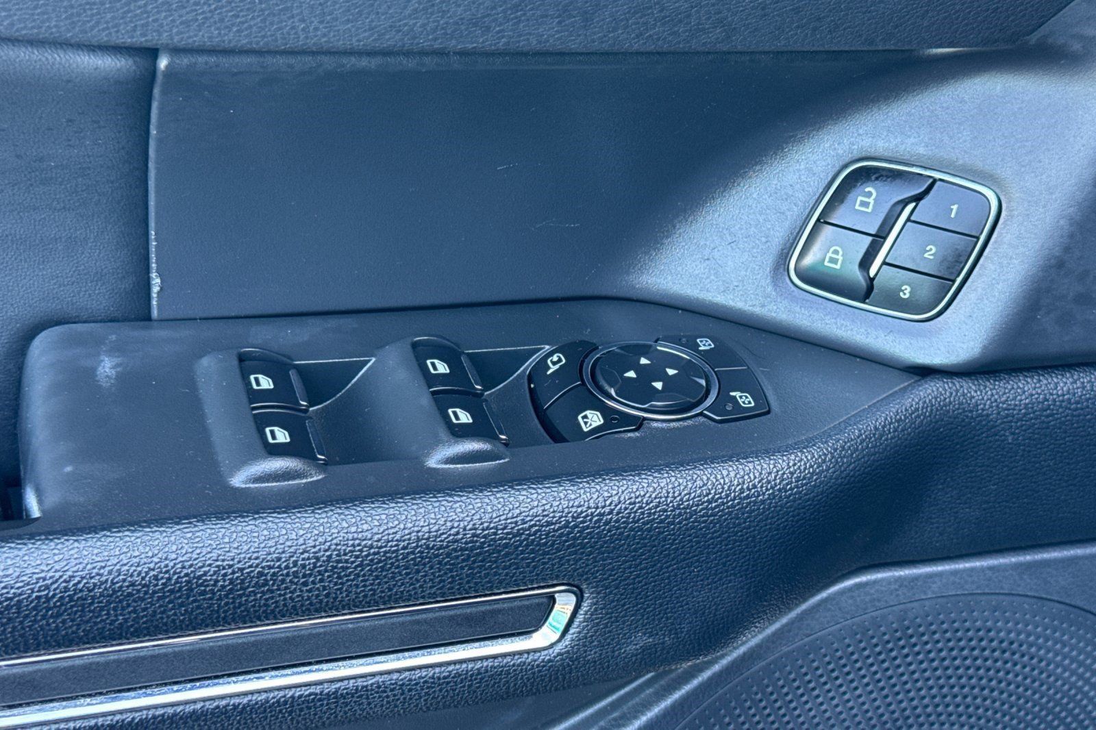 Used 2023 Ford Expedition Limited AWD/4WD image 14