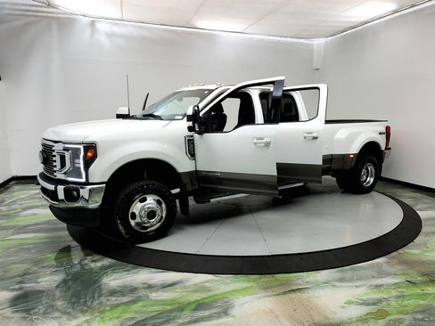 Used 2022 Ford F350 Lariat w/ Lariat Value Package AWD/4WD image 11