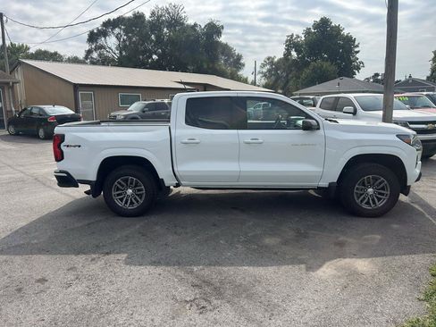 Used 2023 Chevrolet Colorado LT w/ LT Convenience Package II AWD/4WD image 5