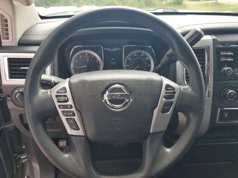 Used 2018 Nissan Titan SV RWD image 16