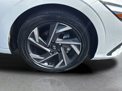 Used 2025 Hyundai Elantra Sport FWD image 20