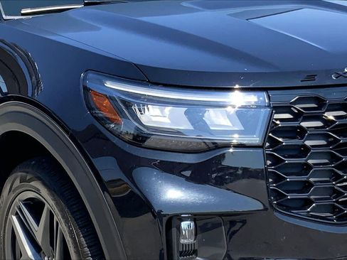 Used 2025 Ford Explorer ST-Line w/ ST-Line Street Pack AWD/4WD image 24
