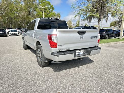 Used 2018 Nissan Titan SV w/ SV Convenience Package image 4