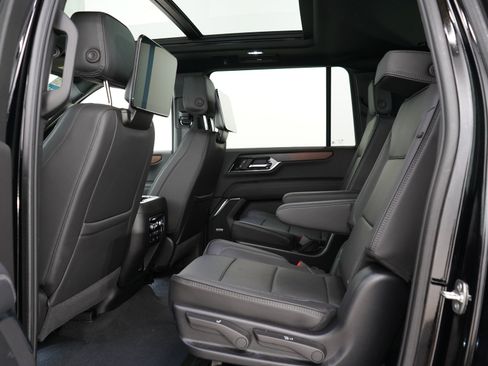 Used 2025 GMC Yukon XL Denali w/ Denali Reserve Package AWD/4WD image 16