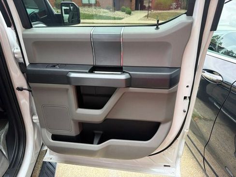 Used 2017 Ford F150 XLT w/ Equipment Group 302A Luxury AWD/4WD image 19