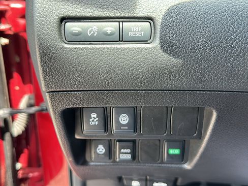Certified 2018 Nissan Rogue Sport SL w/ SL Premium Package AWD/4WD image 16