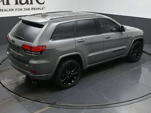 Used 2021 Jeep Grand Cherokee Laredo AWD/4WD image 39