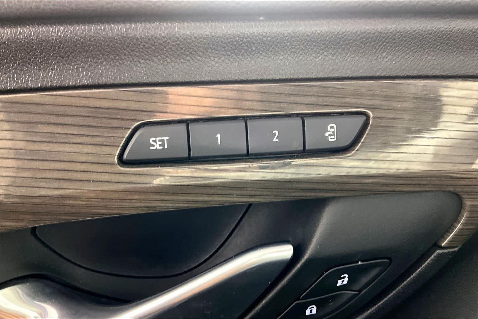 Used 2024 GMC Terrain Denali AWD/4WD image 32