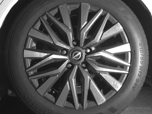 Used 2025 Nissan Altima 2.5 SV FWD image 17