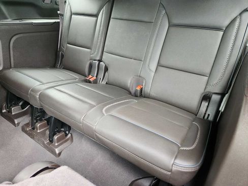 Used 2024 GMC Yukon XL Denali AWD/4WD image 11