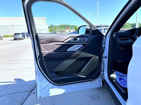 Used 2025 Ford Explorer Platinum w/ LUX Leather Package AWD/4WD image 9