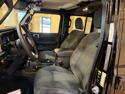 Used 2024 Jeep Wrangler Unlimited Sahara image 12