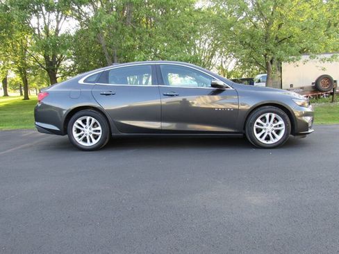 Used 2017 Chevrolet Malibu LT FWD image 4