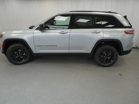 New 2026 Jeep Grand Cherokee Altitude AWD/4WD image 14