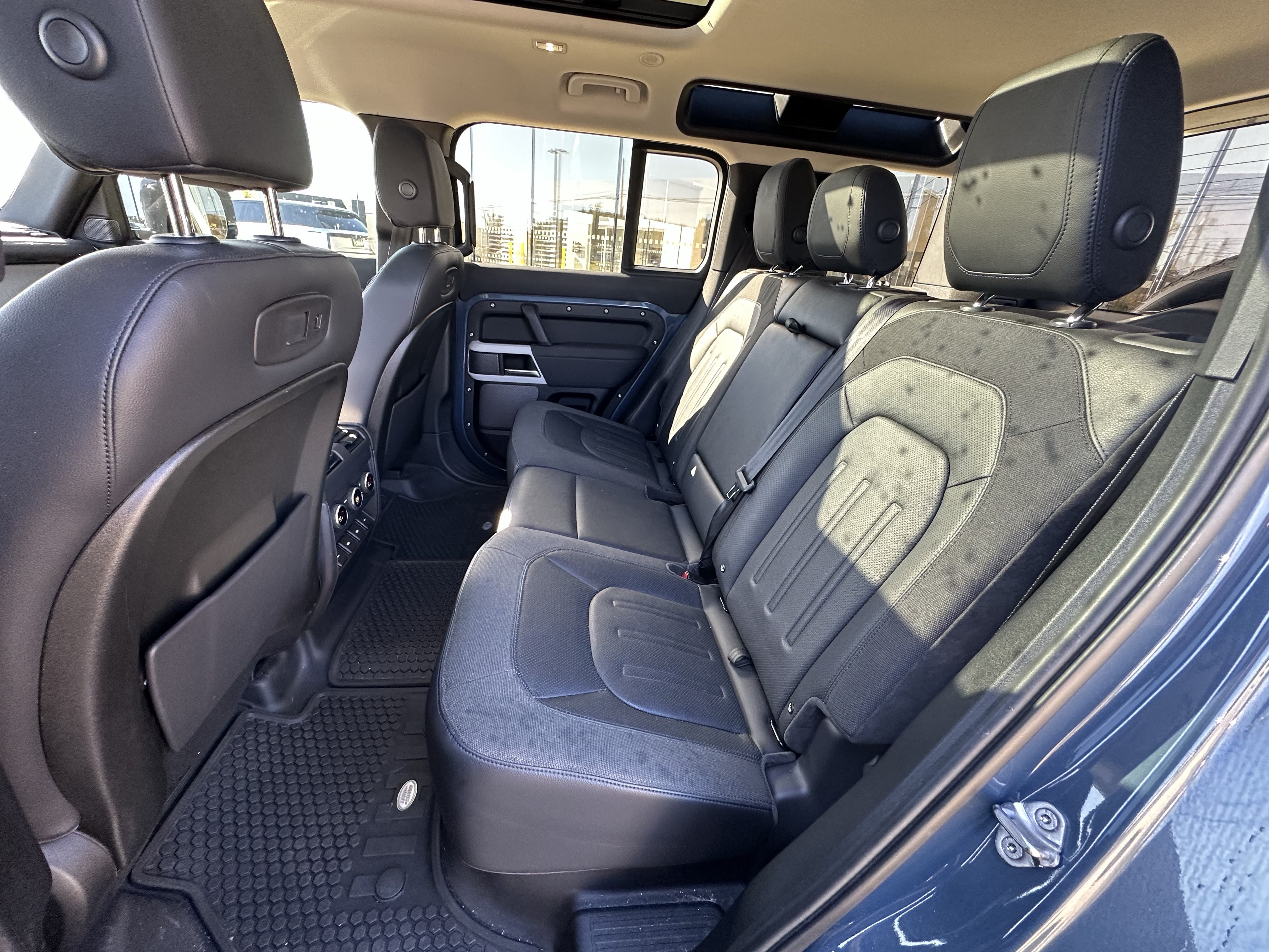 Used 2020 Land Rover Defender 110 SE AWD/4WD image 31