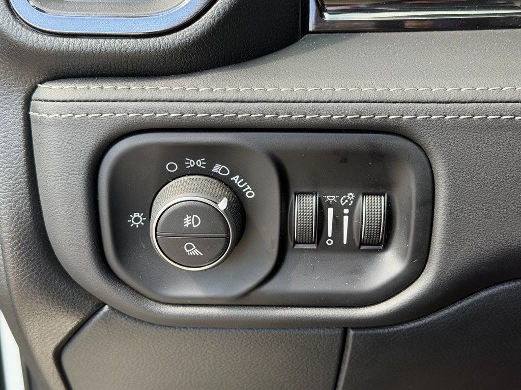 Used 2024 RAM 2500 Limited AWD/4WD image 10