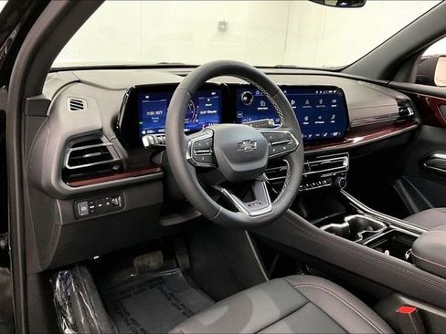 Used 2025 Chevrolet Traverse Z71 AWD/4WD image 17