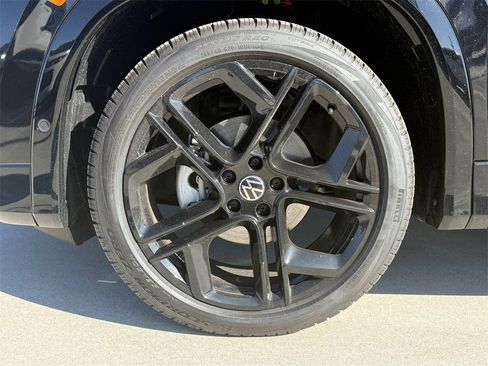 New 2026 Volkswagen Tiguan SE R-Line image 9