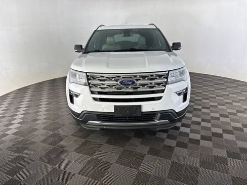 Used 2018 Ford Explorer XLT w/ Equipment Group 202A AWD/4WD image 2