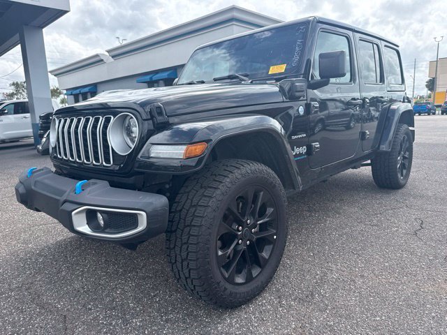 Used 2024 Jeep Wrangler Unlimited Sahara AWD/4WD image 2