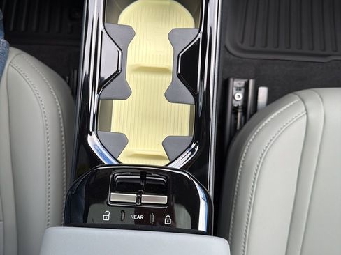 New 2026 Volvo EX30 Cross Country Ultra w/ Protection Package Premier image 39