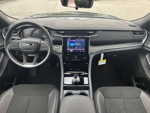 New 2025 Jeep Grand Cherokee Altitude AWD/4WD image 13