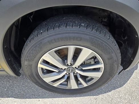 Used 2025 Nissan Pathfinder SL FWD image 9