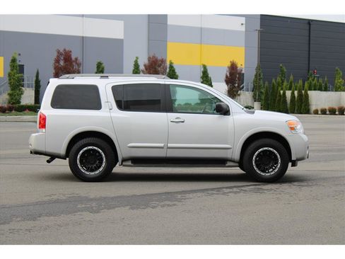 Used 2015 Nissan Armada SV image 4