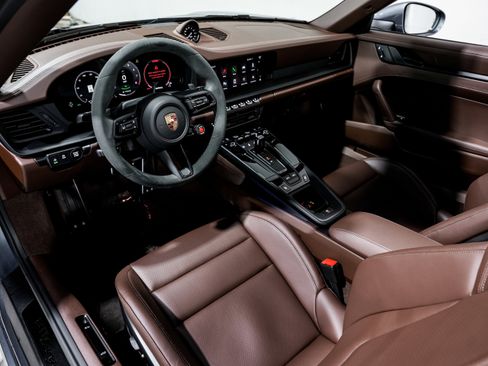 Used 2025 Porsche 911 Targa 4 GTS image 10