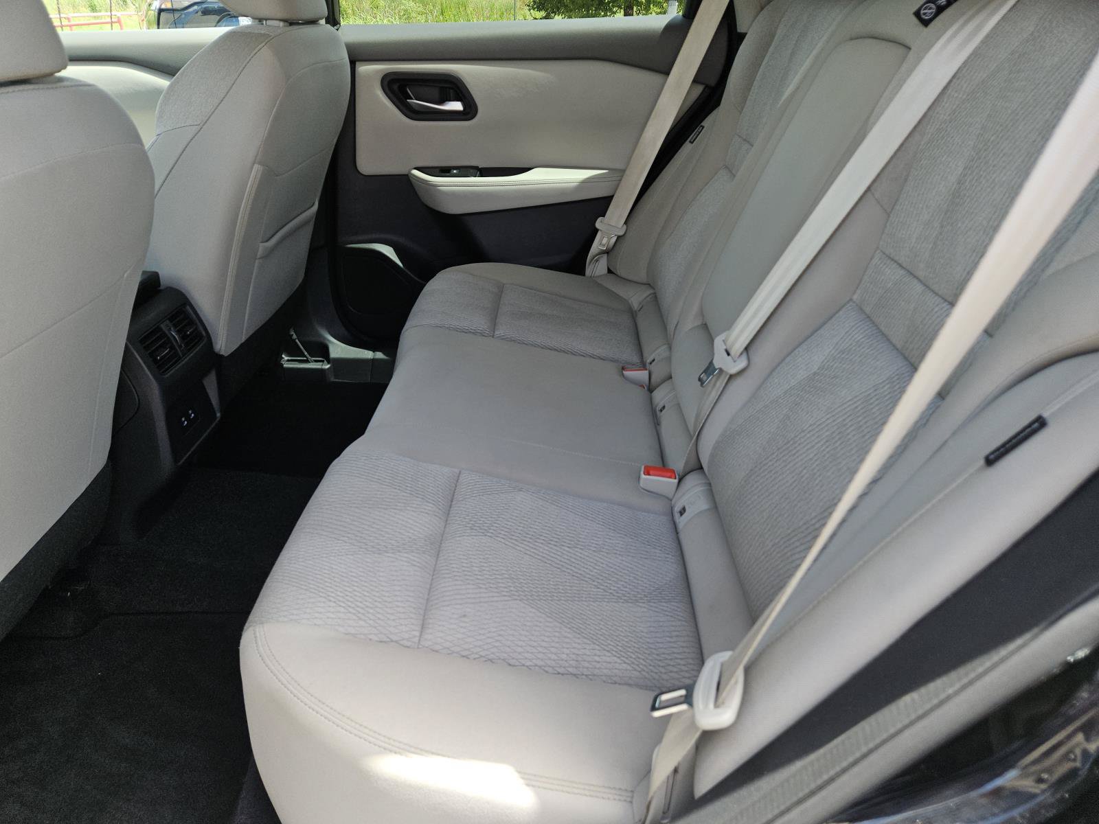 Used 2025 Nissan Rogue SV AWD/4WD image 28