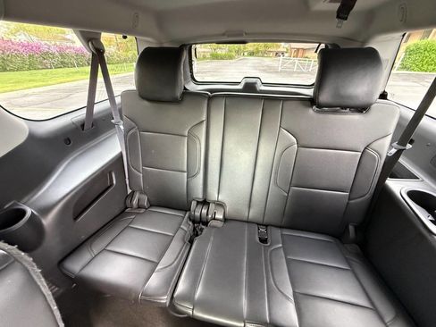 Used 2019 Chevrolet Suburban LT w/ Luxury Package image 13