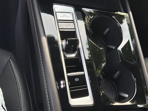 Used 2025 Volkswagen Atlas SE w/ Panoramic Sunroof Package FWD image 27