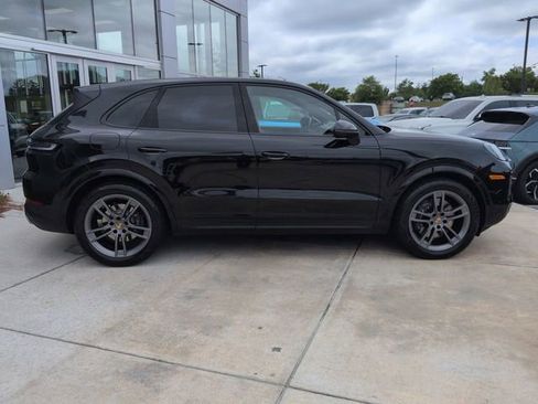 Used 2024 Porsche Cayenne AWD/4WD image 3