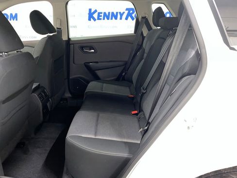 Used 2022 Nissan Rogue SV image 10