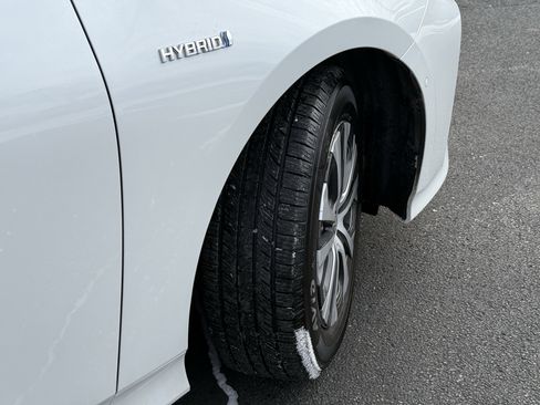 Certified 2022 Toyota Prius XLE image 12