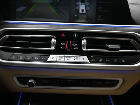 Used 2022 BMW X7 xDrive40i w/ Executive Package AWD/4WD image 21