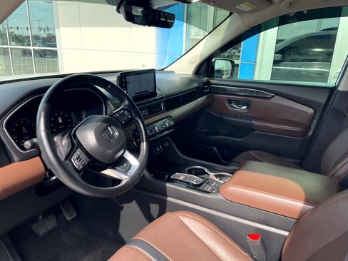 Used 2025 Honda Pilot Elite image 11