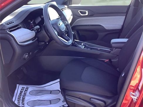 Certified 2025 Jeep Compass Sport image 9