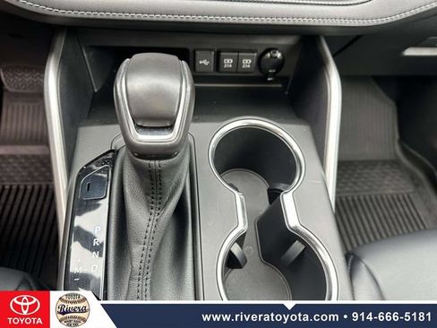 Used 2021 Toyota Highlander XLE AWD/4WD image 33
