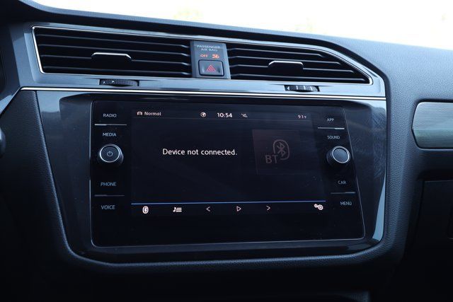 Used 2020 Volkswagen Tiguan SE AWD/4WD image 16