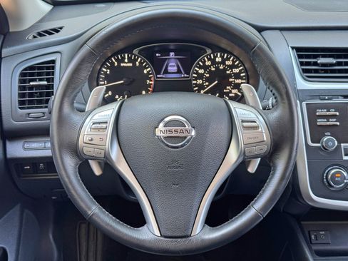 Used 2016 Nissan Altima 2.5 SR w/ LED Appearance Package FWD image 18