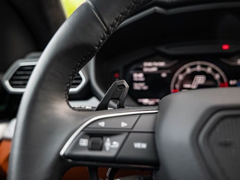 Used 2024 Lamborghini Urus S image 11