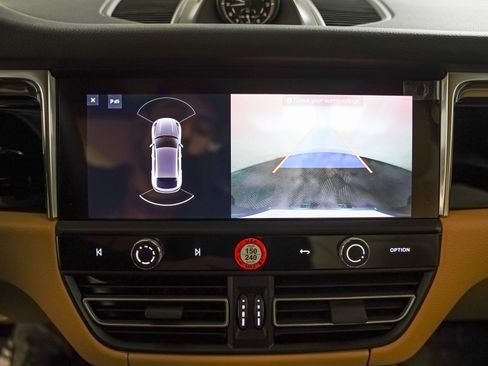 Certified 2025 Porsche Macan image 23