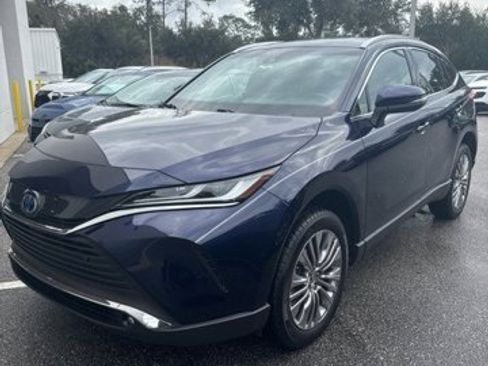 Certified 2023 Toyota Venza XLE image 1