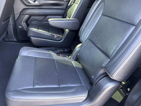 Used 2022 Chevrolet Suburban LT image 16
