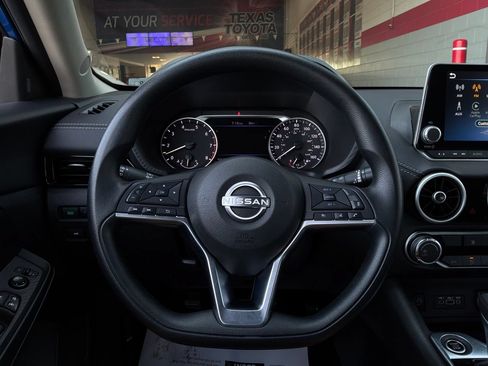 Used 2025 Nissan Sentra SV FWD image 30