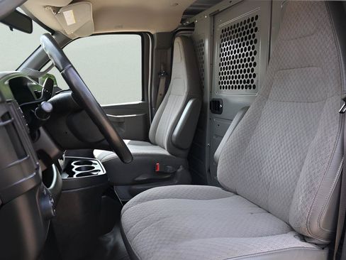 Used 2017 Chevrolet Express 3500 RWD image 12
