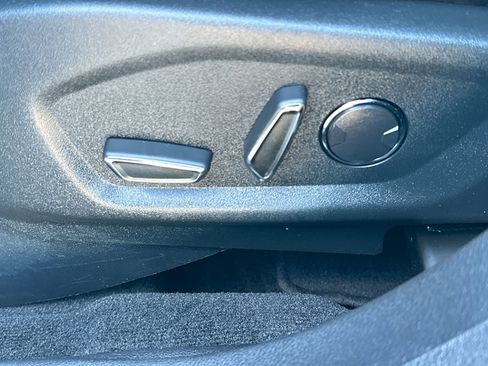 Used 2018 Ford Explorer XLT w/ Equipment Group 202A image 12