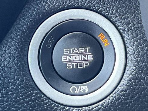Used 2025 RAM 1500 Laramie AWD/4WD image 31
